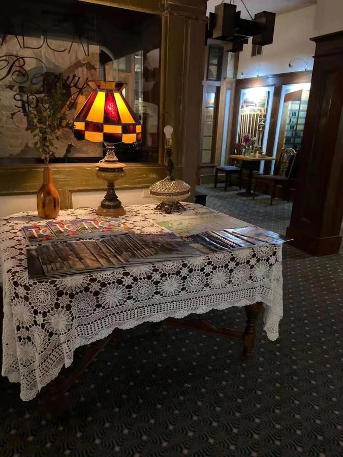 Rodmay Hotel พาวเวลล์ ริเวอร์ ภายนอก รูปภาพ