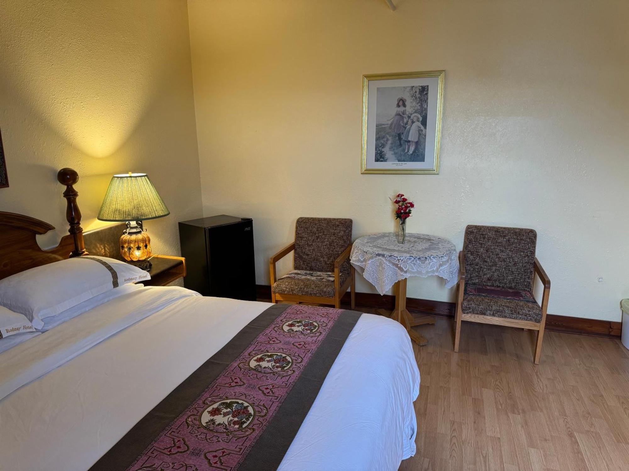 Rodmay Hotel พาวเวลล์ ริเวอร์ ภายนอก รูปภาพ