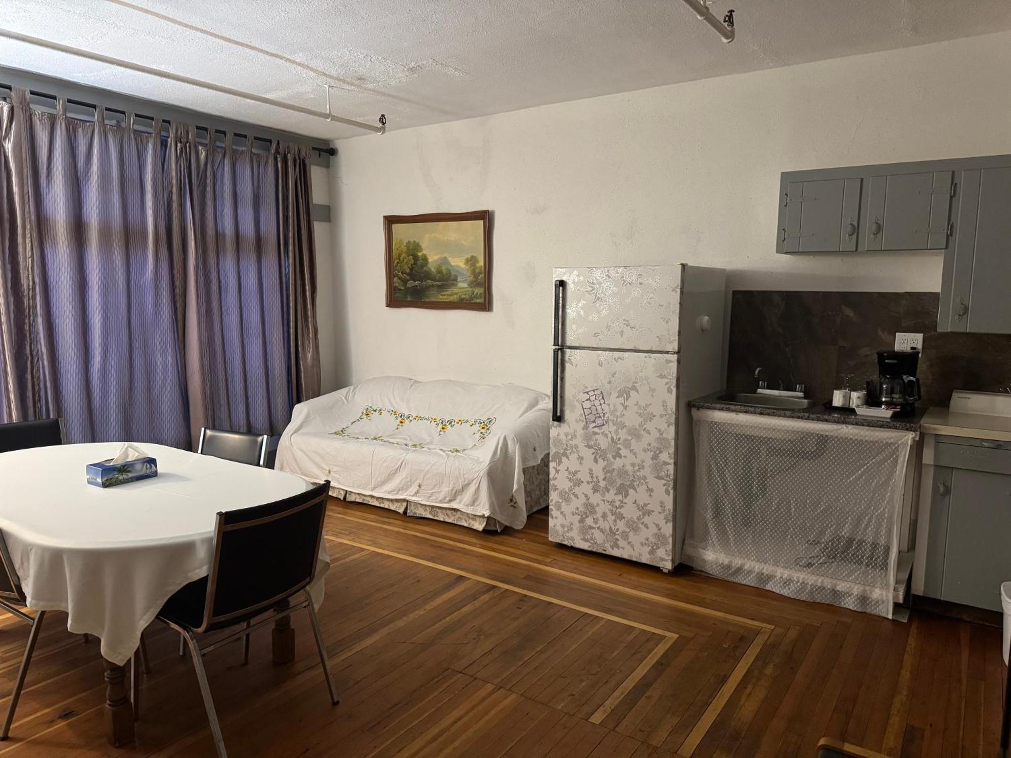 Rodmay Hotel พาวเวลล์ ริเวอร์ ภายนอก รูปภาพ