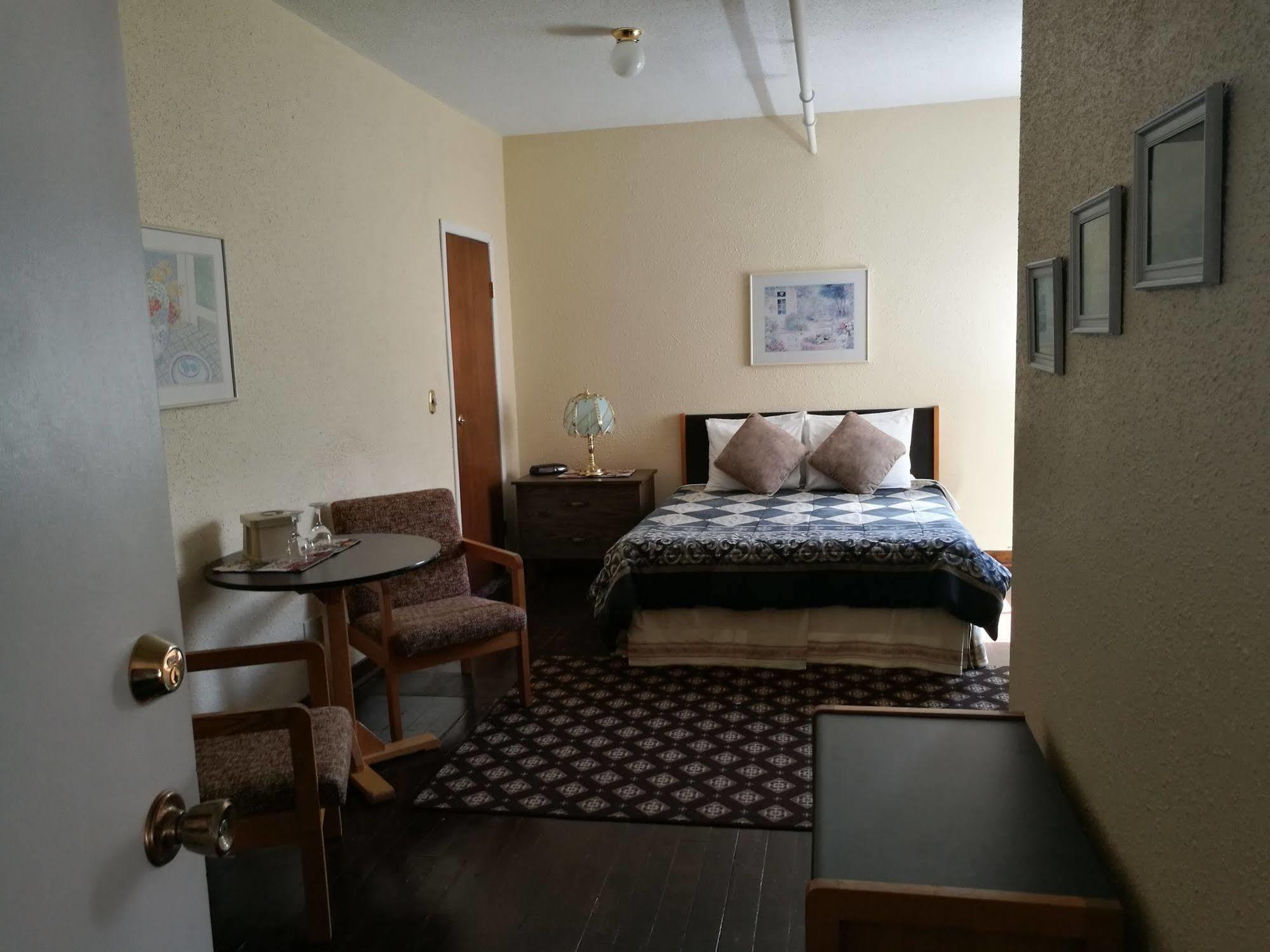 Rodmay Hotel พาวเวลล์ ริเวอร์ ภายนอก รูปภาพ